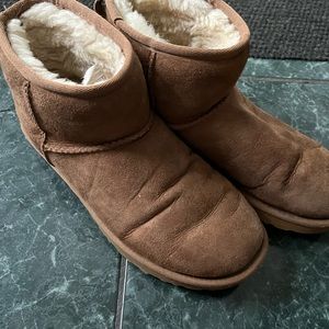 Women’s size 8 mini Uggs